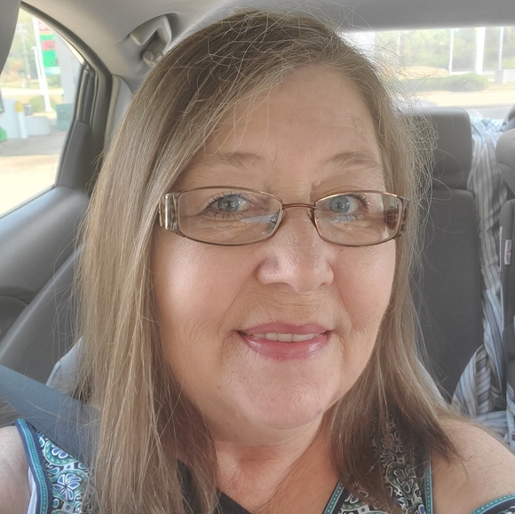 Meet your Posher, Janon "Posh Ambassador" - Picture 2 of 6